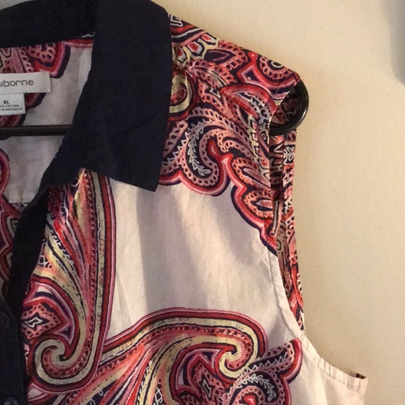 Paisley rules in this cute top with navy blue trim - Picture 5 of 6